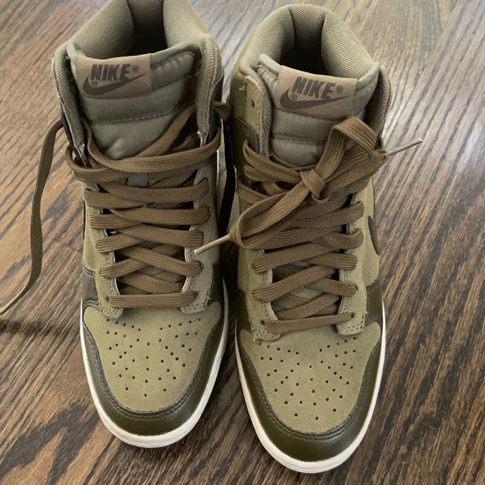 COPY - Women Nike Dunk Hi Olive Green